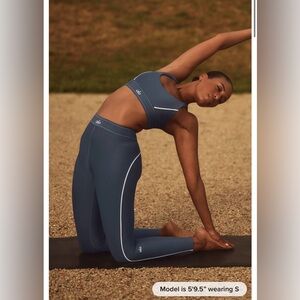 ALO Yoga Airlift SET in size Medium